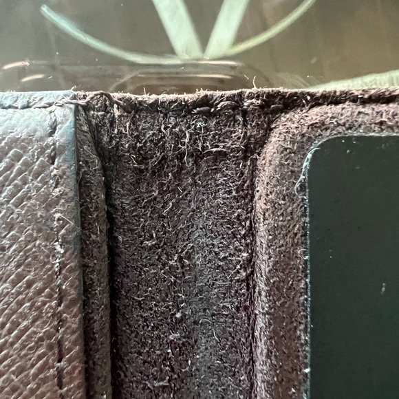 Louis Vuitton iPhone 8 and IPhone SE folio case - Picture 10 of 13